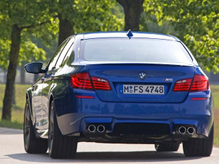 Illustration for article titled 2012 BMW M5: First Photos